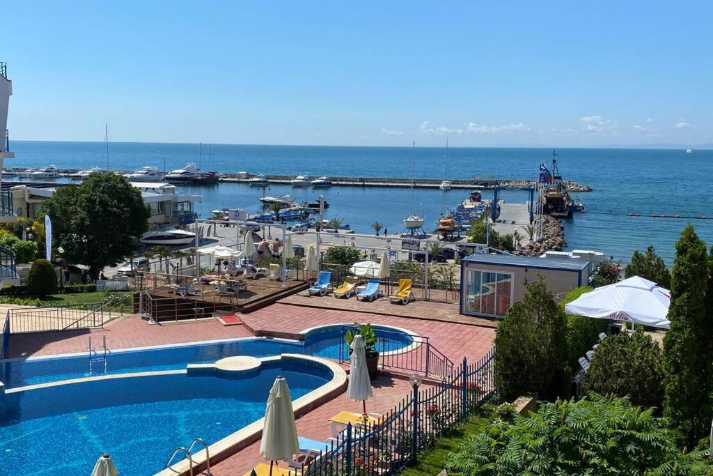 Top Complex Apartment On The Beach Sveti Vlas Eksteriør billede
